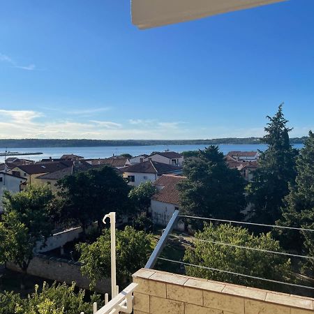 App Robi Lägenhet Novigrad Istria Exteriör bild
